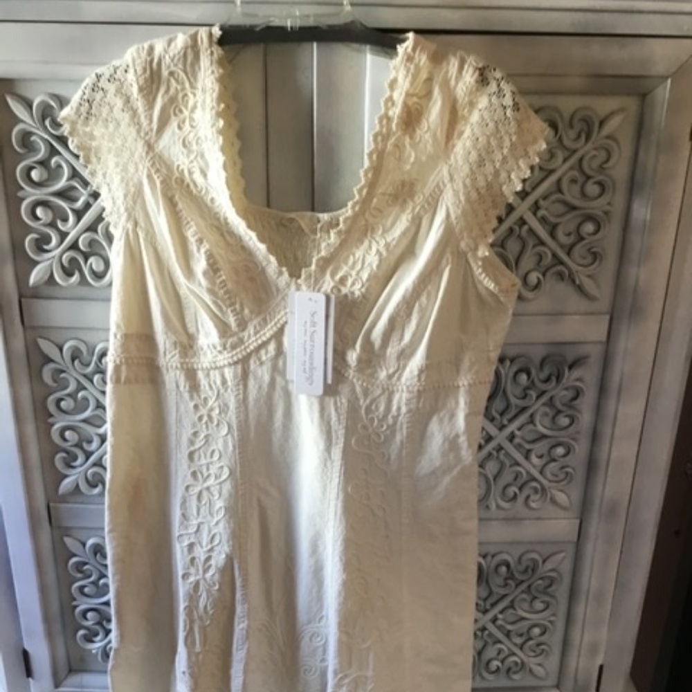 Ivory soft surrounding Embroidered  dress size m